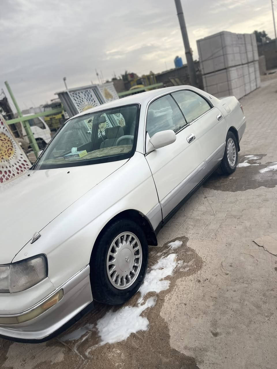 سلام وعليكم سياره بطه باسمي سنويه 29 مديل 93 سياره جاهزه من كل نواحي مصروف عليها من باور واتر بم تبريد تايرات حداده صطابات خلفيه جدد لايت زنون نهار 200 الف صطابات 180 غرفه نضيفه كلش رقم هاتف ***********
