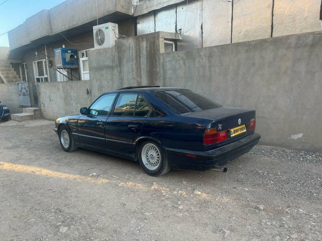 bmw520
گێڕ عادی مەکینەو گێڕبەشەرت 
 سەنەوی خوار
مۆدیل 1993
سەقف سڵایت مەزبوت 
دوو جام کارەبا 
لایت ئەڵقە گێچ ئەڵقە 
چوار تایەو ویلی لۆکی پاکتی 
کارە بای مەزبوت 
27 ماعمەلەش 
*********** الرمادي, الأنبار
