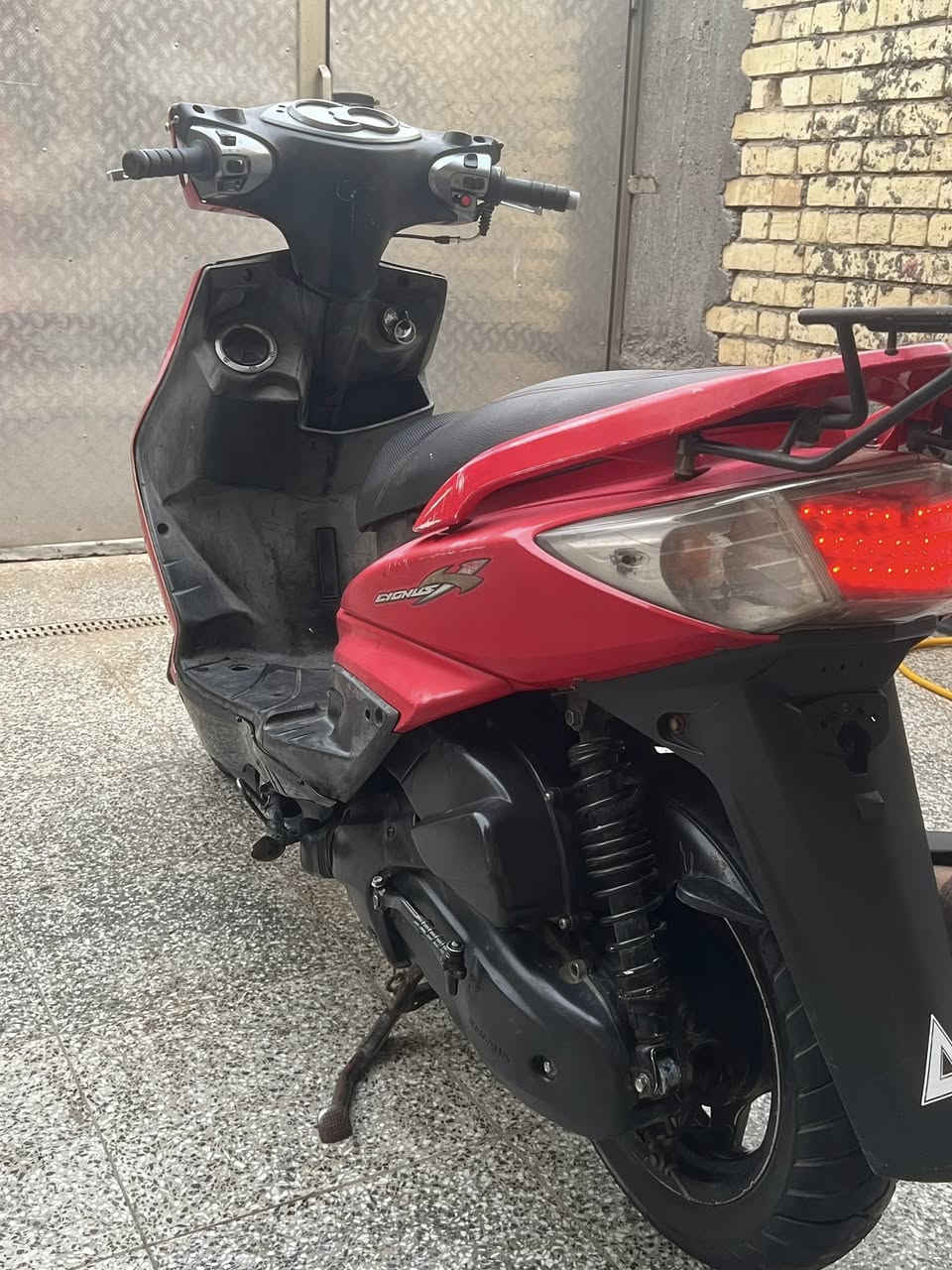 سلام عليكم دراجه سكنس فحل كابريتر دراجه يرادلها ملاحضات بسيطه سعر ٥٠٠بيها مجال العنوان بغداد رقم ***********
