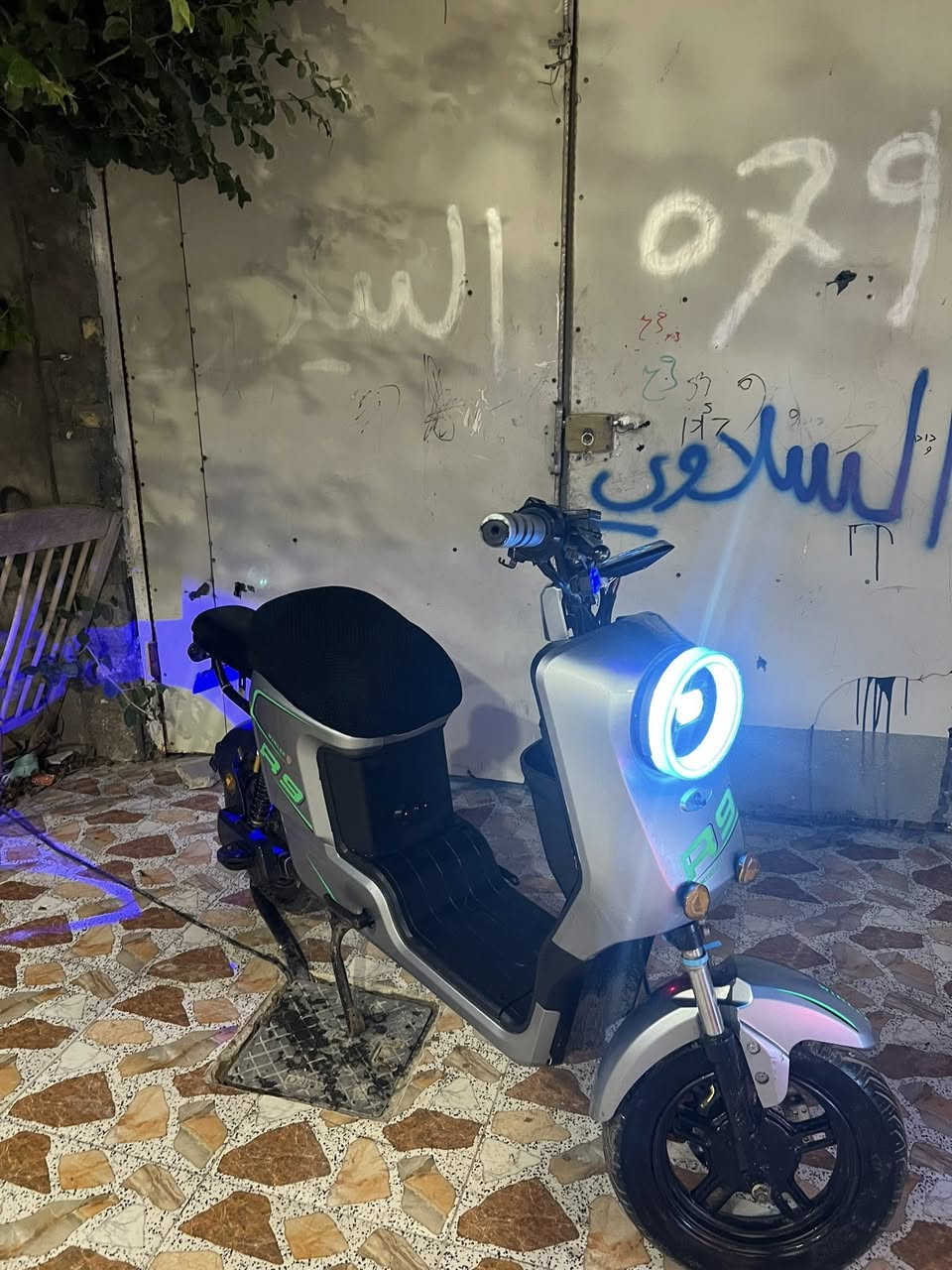 دراجه R9 نضيفه للبيع بطاريات 2026السعر 450 وبي مجال تواصل ***********
