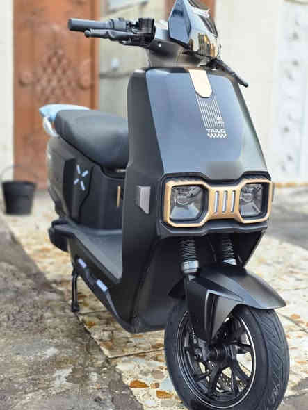 السلام عليكم دراجه شحن للبيع استعمال جدآ قليل السعر ٩٥٠ و بيهه مجال بسيط عنوان بغدادشارع فلسطين ***********
