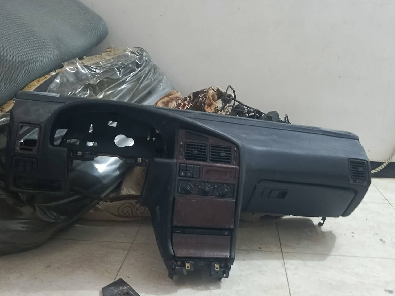 السلام عليكم اخوان عندي غراض بيجو سمند هاوزن كامل جيب وشد لا جفيه ولا عواج وشرط الفحص وجوه السوك كمبريسر داينمو كل البلصور الغراض موجودات وكلهن نضيفات وبلاديات اكرر جوه السوك وشرط الفحص ماعندي توصيل مكان بغداد الشعب الرقم بي وات ساب ***********
