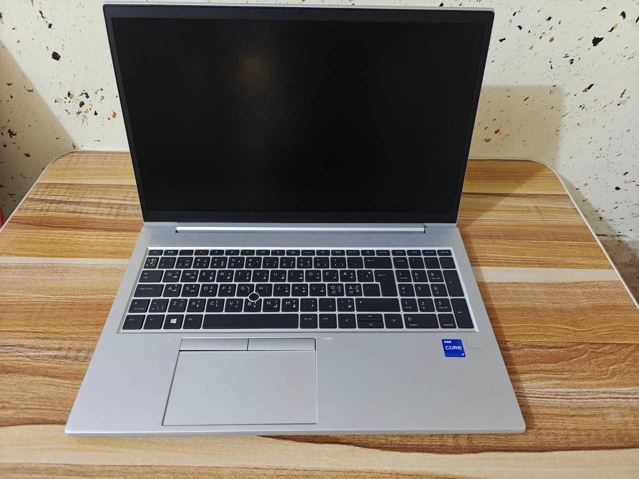 🔥 ياسر للحاسبات 🔥

✨ عرض مميز – مستعمل نضيف جداً ✨

💻 HP EliteBook 850 G8 – الجيل الحادي عشر 💻

💰 السعر: 565 ألف دينار فقط 💰

━━━━━━━━━━━━━━
⚙️ المواصفات:
🔹موديل الجهاز  HP EliteBook 850 G8  الجيل 11
🔹 المعالج: Intel Core i7-1165G7 11th Gen
🔹 الرام: 8GB RAM
🔹 كرت الشاشة: Intel Iris Xe Graphics
🔹 الخزن: SSD NVMe 256GB
🔹 الشاشة: 15.6 إنج FHD
🔹 نظام التشغيل: Windows 11 الأصلي ومفعل 

━━━━━━━━━━━━━━

🔌 منافذ الجهاز:

✅ منفذين USB Type-C Thunderbolt 4
✅ منفذين USB 3.2 Type-A
✅ منفذ HDMI
✅ منفذ سماعة 3.5mm
✅ منفذ الشاحن الأصلي

━━━━━━━━━━━━━━

🎯 يناسب استخدام:
📚 الدراسة والجامعة
💼 برامج الأوفيس والأعمال المكتبية
🌐 التصفح والعمل عن بعد
🎨 التصميم الخفيف والفوتوشوب
💻 البرمجة وتطوير التطبيقات
🎬 مشاهدة الأفلام والمحتوى بجودة عالية
📊 المحاسبة وإدارة الأعمال

━━━━━━━━━━━━━━

🎁 الملحقات:
✅ الشاحن الأصلي
✅ حقيبة لابتوب هدية

━━━━━━━━━━━━━━

🛡️ ضمان الجهاز:
🔹 ضمان استبدال لمدة 7 أيام في حال وجود أي خلل فني غير ناتج عن سوء الاستخدام.

━━━━━━━━━━━━━━

🚚 يوجد توصيل إلى جميع محافظات العراق 🇮🇶
📞 للاستفسار والطلب: ***********
💬 واتساب: ***********
