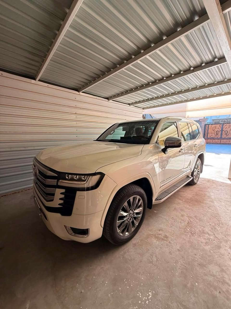 لاندكروز 2023 VX
توين تيربو ساز أصل 

السيارة ع وضع الزيرو كلش جديده 
ماشية 40 الف / كم 

مكفوله كفالة عامه حتى من الشخط 

معروفة مواصفات الساز 

رقم بغداد تحويل مباشر 

مكان السيارة البصرة 

السعر : 695 وبيها مجال كلش بسيط للشراي 

للأستفسار : ***********
