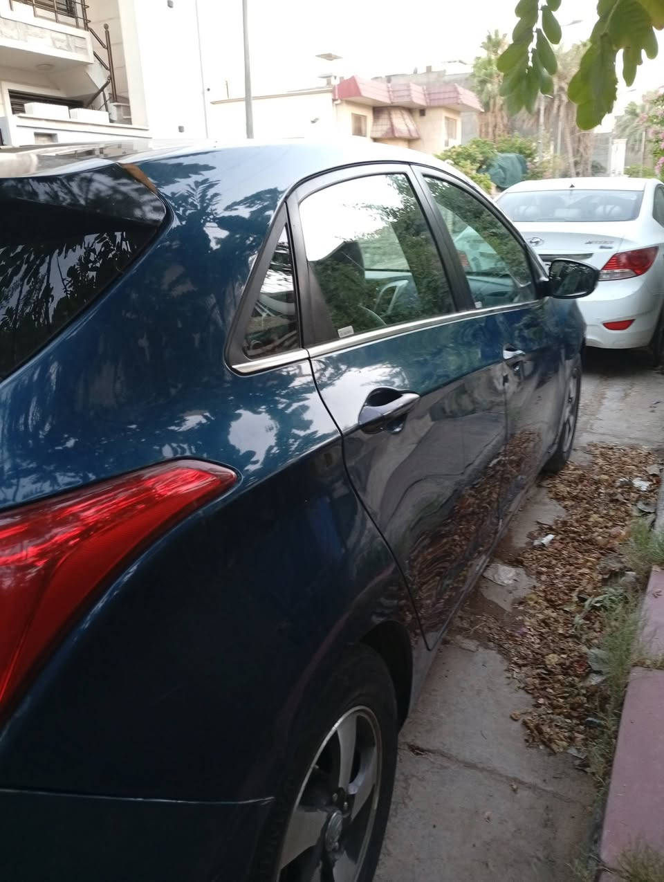 النترا 2016 هاج باك حادث من امريكا صندوك معدل ع البارد
فول مواصفات 

بانورما تحكم فول 

تدفئه وتبريد بالكشنات كشن كهرباء 

كامرة قلابه شاشه 

بك لايت لد 

3 وضعيات قياده 

بصمه ابواب تبريد بيانو 

سياره جاهزه بيهه اشخوط بسيطه فقط
سعر 100 بيهه مجال 
رقم ***********
