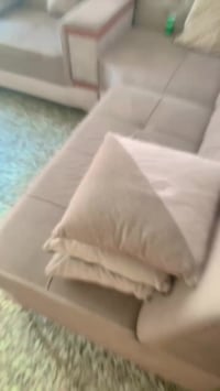 نحن للبيع عشر مقاعد  لتواصل على الرقم وتساب. 07711585377