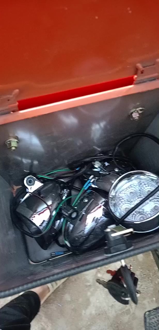 سلام عليكم ستوته 2025 جديده ماشيه 17 كيلوبعده زيروه اوراق اسكنر لون برتقالي
السعر 2600 وبيه مجال 
للستفسلار ***********
