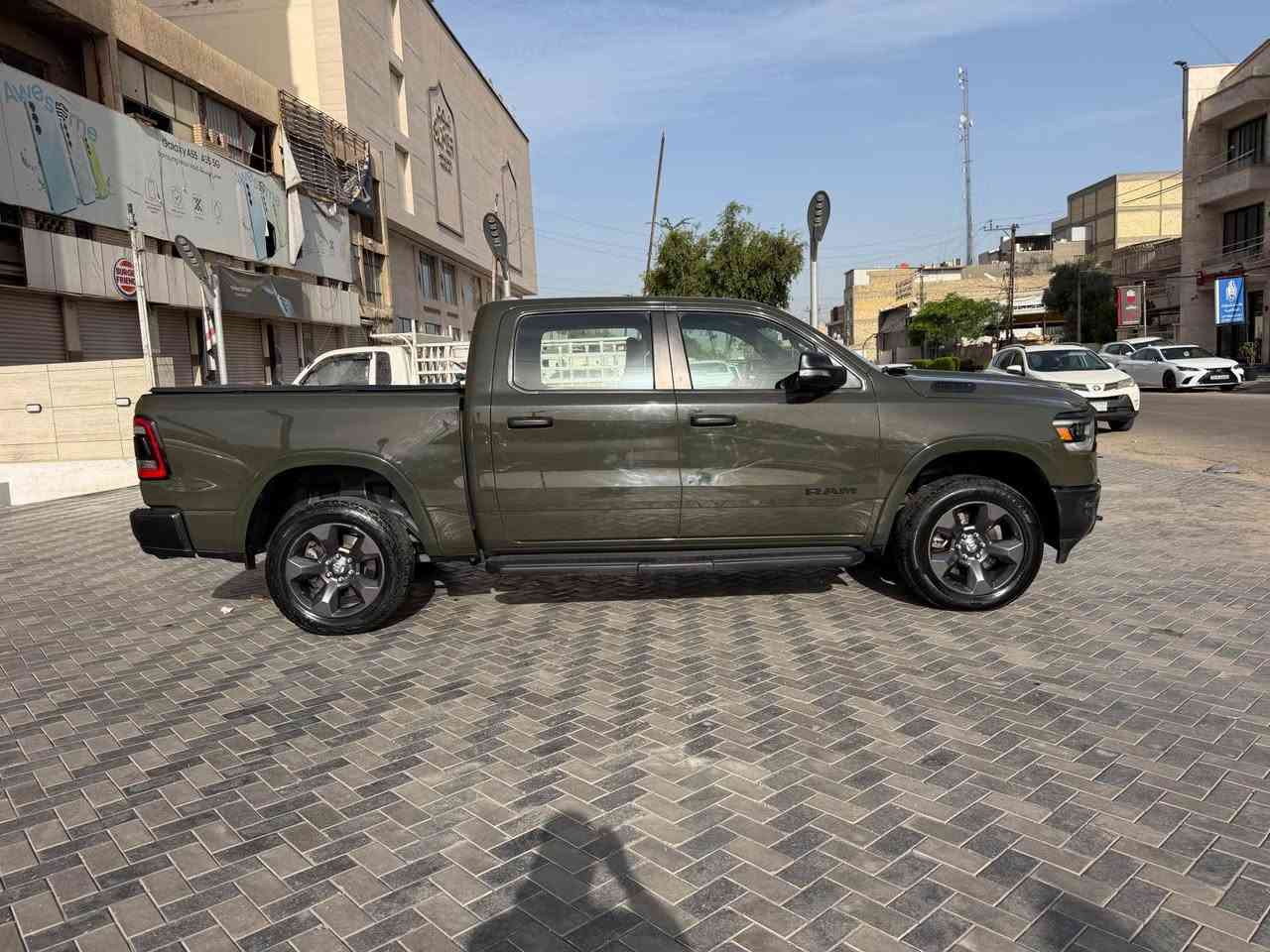 دوج رام ٢٠٢١ كلين بدون حادث بك هورن لون زيتوني 
سعر ٣٦٥٠٠
*********** بغداد, العراق

