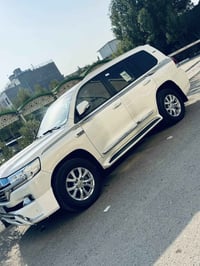 للبيع فقط لاندكروز ٢٠١٨  بريم اصلية بلادية كلهة بدون صبغ حتى الدعاميات...