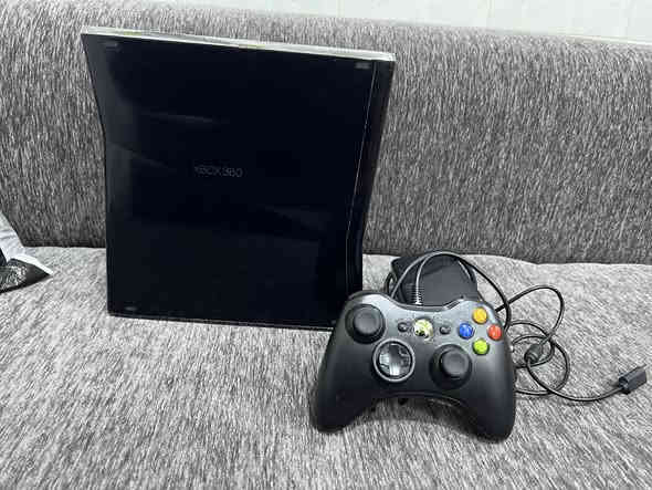 السلام عليكم للبيع اكس بوكس 360 كوبرة الجهاز نضيف هارد 250 جوستك واحد بي لعبه جيتي اي فقط جهاز حلو او نضيف 
مكاني الرمادي شارع ١٧ 
السعر ١٥٠ او بيج مجال ***********
@إشارة@
