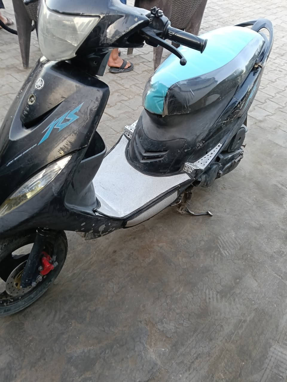السلام عليكم شباب دراجه ماكس عدله للبيع كفاله عامه مكينه لا نضوح ولا تبغير دبلات امام خلفي شغال ربكات امامي خلفي شغال اشاير هورن كله كامله السعر 600وبيه مجال لحك جيه موجود خاص مكاني بغداد البلديات الرقم ***********
