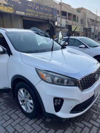 مكلف بالنشر سورنتو 2018  4 سلندر 7راكب رقم بغداد ماشية 55 ميل سونار مو...