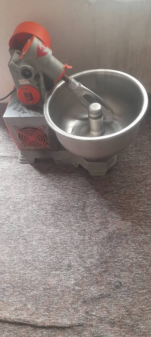 عجانه للبيع ايرانيه السعر ١٥٠ الف موبايل ***********
