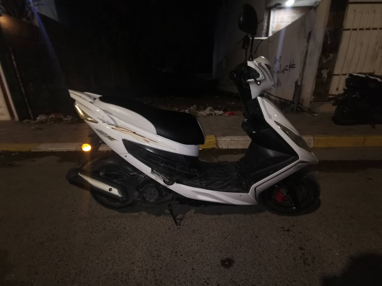 السلام عليك دراجه سليم نحله مسجل وكامل موديل2018
دبل واحد محرك 125 كامل مكمل كهربائيات كل شغال
لاأستفسار ***********  و  ***********
