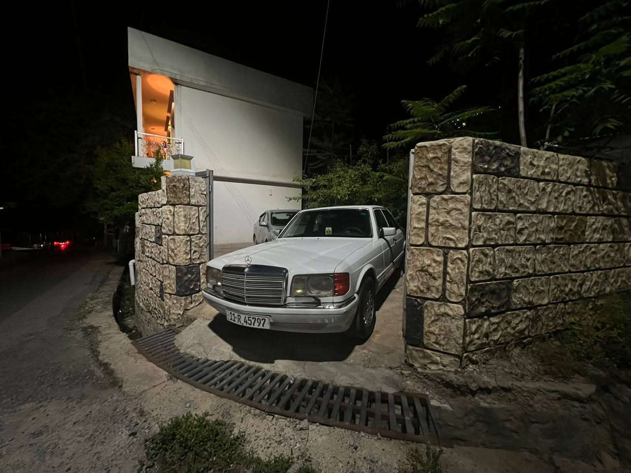 Mercedes Benz 300SE 1986
السلام عليكم ورحمة الله وبركاته 

جامبو موديل 1986
سياره جاهزة من مكينة  كير تخم تاير تخم  ويل ادامة كاملة لمنظومة التبريد والبنزين والمي 
كلشي بيها شغال ...
مكينة وكيره 300

السعر : 72 ورقة وبيه مجال الشراي يتصل وبي خير ويدلل

 بسمي رقم بغداد سنويه لحد 2031

مكاني النجف الاشراف 
الاستفسار 
***********

