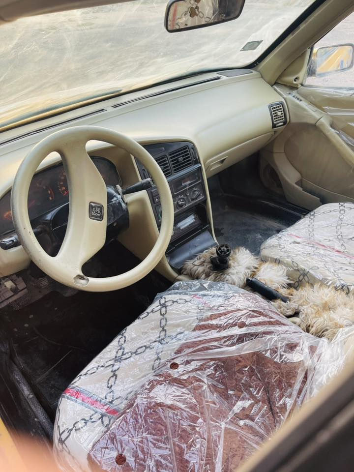 بيجو مديل 2010 انكليزي سنويه لل30 تحويل مباشر
  مصفره هيئه وغرامات السعر 21 وبيه مجال 
للأتصال ***********
مكينه وكير كلش نضيفات 
حداديته نضيفه تخم تاير ويل كب كهربائيات كله شغاله 

بيعع مستعجل 
مكلف بلنشر.  رقم صاحب السياره ***********
