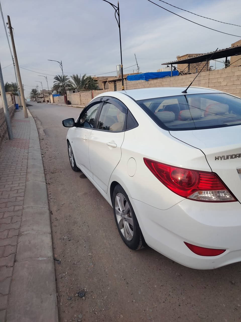 السلام عليكم سياره اكسنت ٢٠١٢سياره فول مواصفات اسلايت ٥ويل كب رقم بغداد. الماني  التواصل على الرقم ***********
