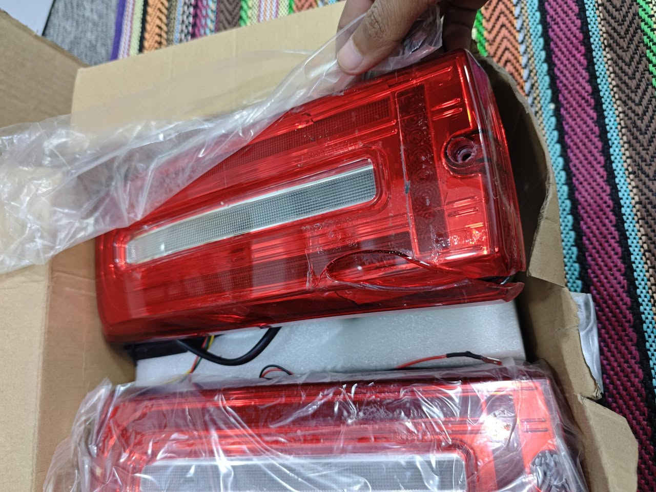 متوفر زوج بكلايت الورا مثل ما موضح بالصورة واحد منهم بي كسر هم مبين اليفيدونه ينطيني بيهم سعر


**إذا كنت صاحب هذا الإعلان وتريد حذفه لأي سبب، رجاءا أرسل رسالة إلى الدعم الفني**