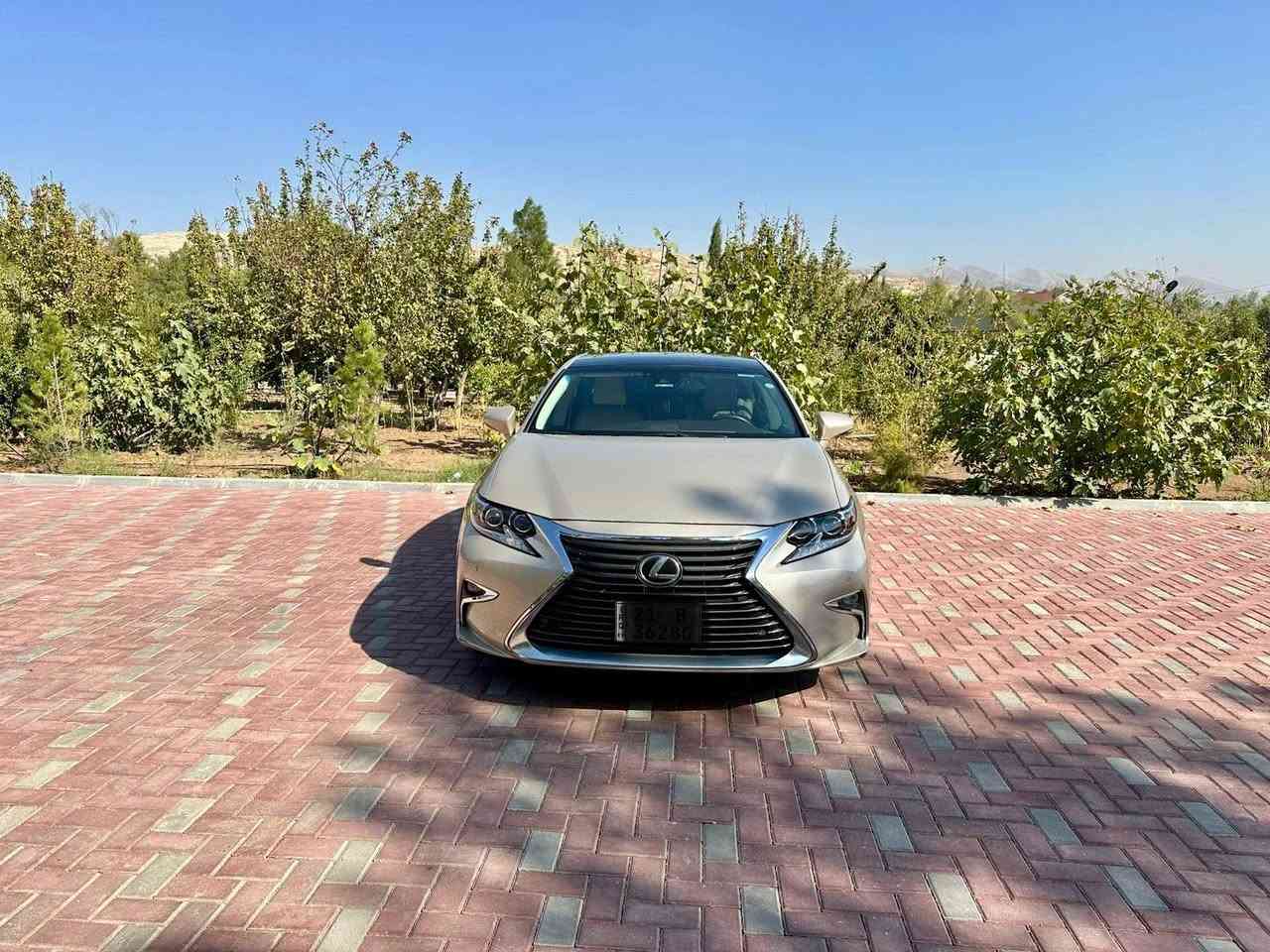 Lexus es350 
2018/6 
Ultra luxury 
فول مواسەفات 
پانۆراما 
کوشن سارد و گەرم و میمۆری 
سوکان هیتەر و میمۆری 
پەردە 
دەبڵ عەدەسە 
حاسە پێش و دواوە 
ڕاداری پێش و ئاوێنە و خەتی جادە 
سنوق کارەبا (شەفت) 
۸۲ هەزار کم ڕۆشتوە 
بێ بۆیاخ و بێ تەعدیل 
سەنەوی و ژینگەی تا ۲٠۳٠ تازەیە 
ڕەقەمی سلێمانی
سعری ۲۳٠ وەرەقە و مەجالێکی کەمی تیایە 
تکایە موشتەری نیت تەلەفون مەکە 
٠۷۷٠۱٠۸٠٤٥٠ السليمانية, العراق
