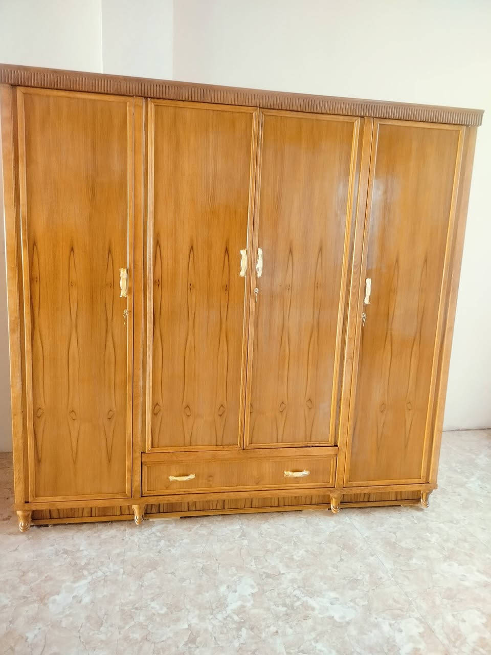 السلام عليكم كنتور مستخدم كنتور ابو الاربعه جديد عنوان واسط العزيزيه شارع التربيه متج 8 بالليل 11 بالليل عنوان مقابيل التربيه قاعه الجيم *********** يمه صور رسول
