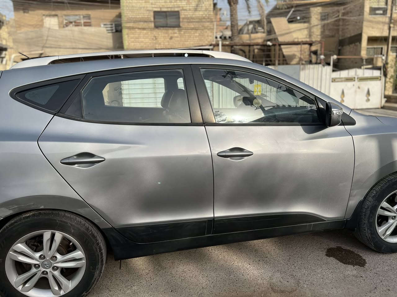 هونداي توسان ٢٠١٠
ماشية ١٤٧
- فور ويل 4wd
  - سقف بانوراما
-تبريد مناخي منفصل السائق والراكب
السياره بحالة جيد جدا مكفولة بيها تكحيل طارف  الجاملغ خلفي
مكينة وكير بلادية  السعر ١٣٠
مكان  بغداد العطيفية
للإستفسار ***********
