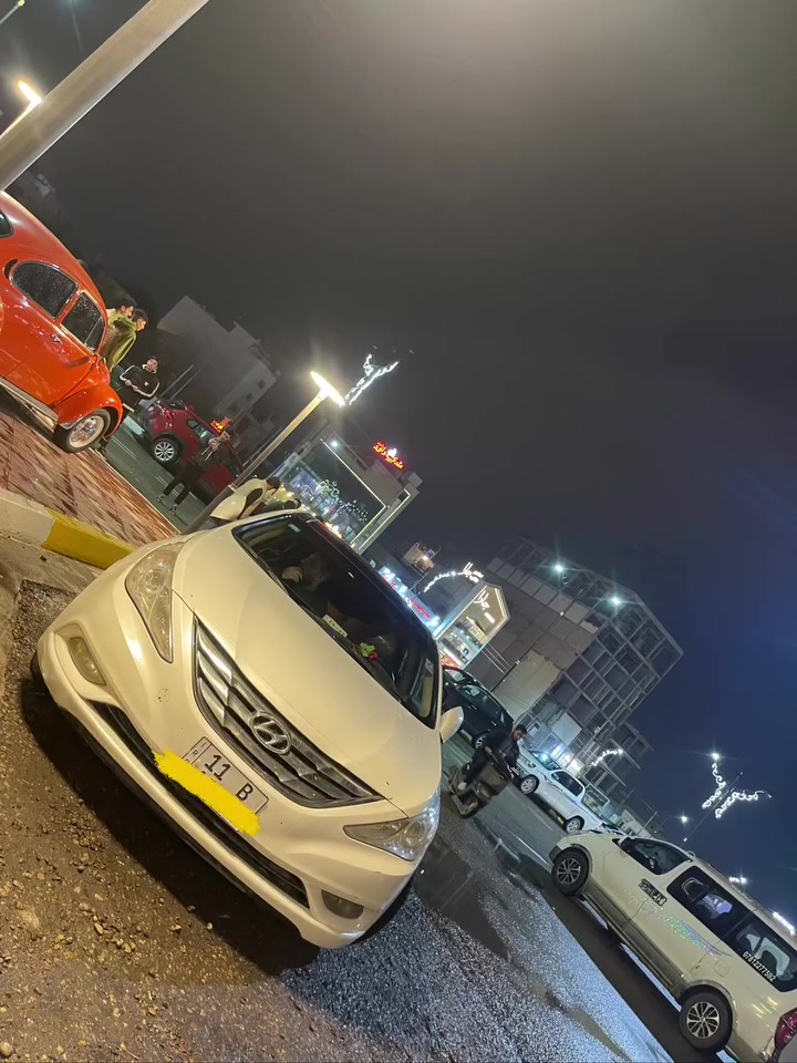 سوناتا موديل ٢٠١١ خليجي كفالة
سقف بنوراما 
شاشة 
كاميرا خلفية 
حساس خلفي 
تحكم جهتين 
شفتات بالستيرن  
مري شفط واشارة 
كشن كهرباء 
تبريد قطعتين 
مكانها نجف 
السعر ١٢٥
سونارها مرفق مع الصور 

للاتصال *********** وبي واتس آب
