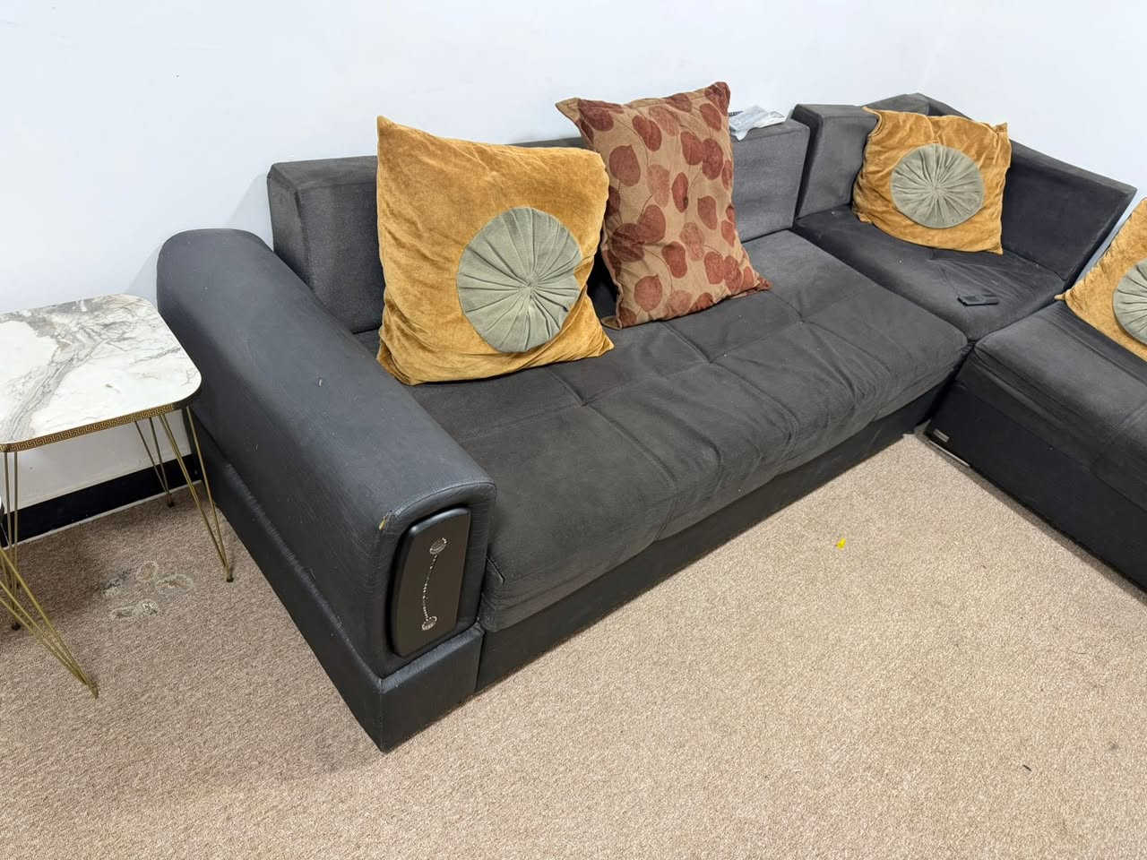 السلام عليكم
للبيع …للبيع
تخمين قنفات 
الاسود 350000
البيجي 400000
مبردات كبار 
نظاف كلش و شغالات 
سعر الوحده 850000 
للاتصال ‭0783 330 0077‬
