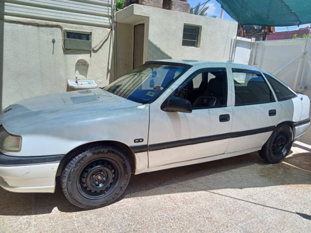 اوبل فكترة موديل 92 حجم 20 كير ومحرك شرط وكهربائيات شرط طخم الامامي والخلفي جديد وضع بلادي بدون صبغ بس الدواير مصلحة كاربون بانزين بيها اني صاحبها شرعي شرط التحويل  رقم نينوئ الماني سنوية 2029السعر 38 وبيها مجال اتصال عل رقم (***********)(***********)
