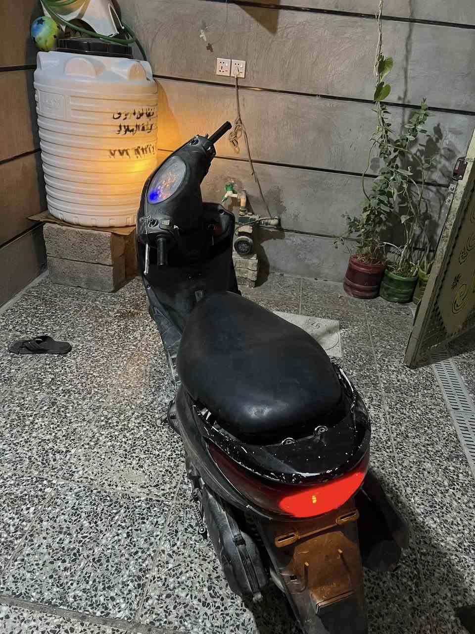 سلام عليكم بريز للبيع شغالة سلف هندر بس عوزهة باتري وبيهة شوية خربطة اول متشغلهة  مكاني المشتل حي المعلمين ٣٥٠ وبيهة مجال  ***********
