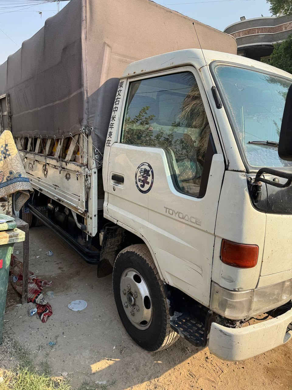 السلام عليكم تويوتا راس الثور موديل 96 كير محرك اكسل شاصي مكفول تبريد ثلج شغال اطارات 16/700 جوبلس بريك الامامي دكس سنويه2027 جاهزه للعمل لاصرف ولا تبخير رقم السيارة ديالى مشروع وطني السعر90 وبيها مجال مكان السياره بغداد للاستفسار الاتصال على ***********
