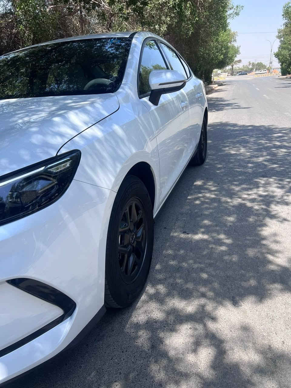BYD سيل زيرو فايف
رقم بغداد باسمي مداور نفس اليوم 
سياره كفاله عامه 
ماشيه 13000 الف كيلو 
*********** مكان نجف
السعر 129 وبيها مجال بسيط حك الجيه
