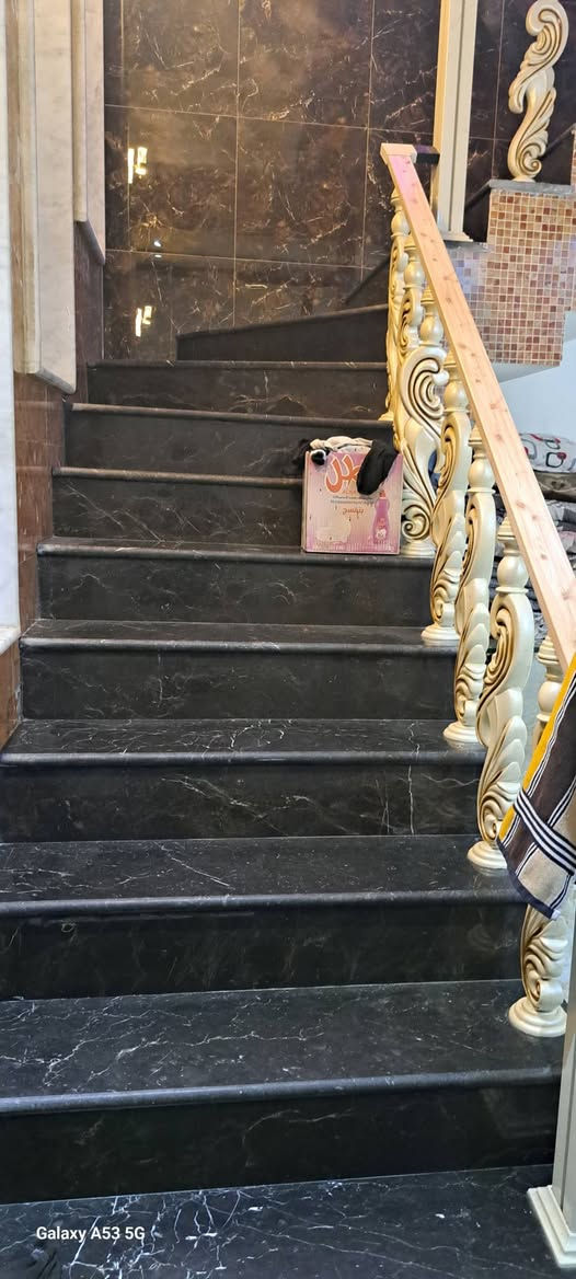 🏡 للبيع دار مميز في كربلاء المقدسة
📍 الموقع: الفرع المقابل للساحة، بالقرب من مركز صحي اليرموك الأولى. 📐 المساحة: 200 متر مربع. 📑 نوع السند: طابو صرف.
🔹 تفاصيل الدار: ✅ 5 غرف نوم. ✅ استقبال بمساحة (4 × 10) متر. ✅ هول بمساحة (6 × 8) متر. ✅ 3 مجاميع صحية.
💰 السعر المطلوب: 325 مليون دينار عراقي.السعر قابل للتفاوض للجادين بالشراء.
📞 للاستفسار والاتصال: أبو أحمد ***********
🌟 نخبة كربلاء العقارية خدمتكم شرف لنا.
