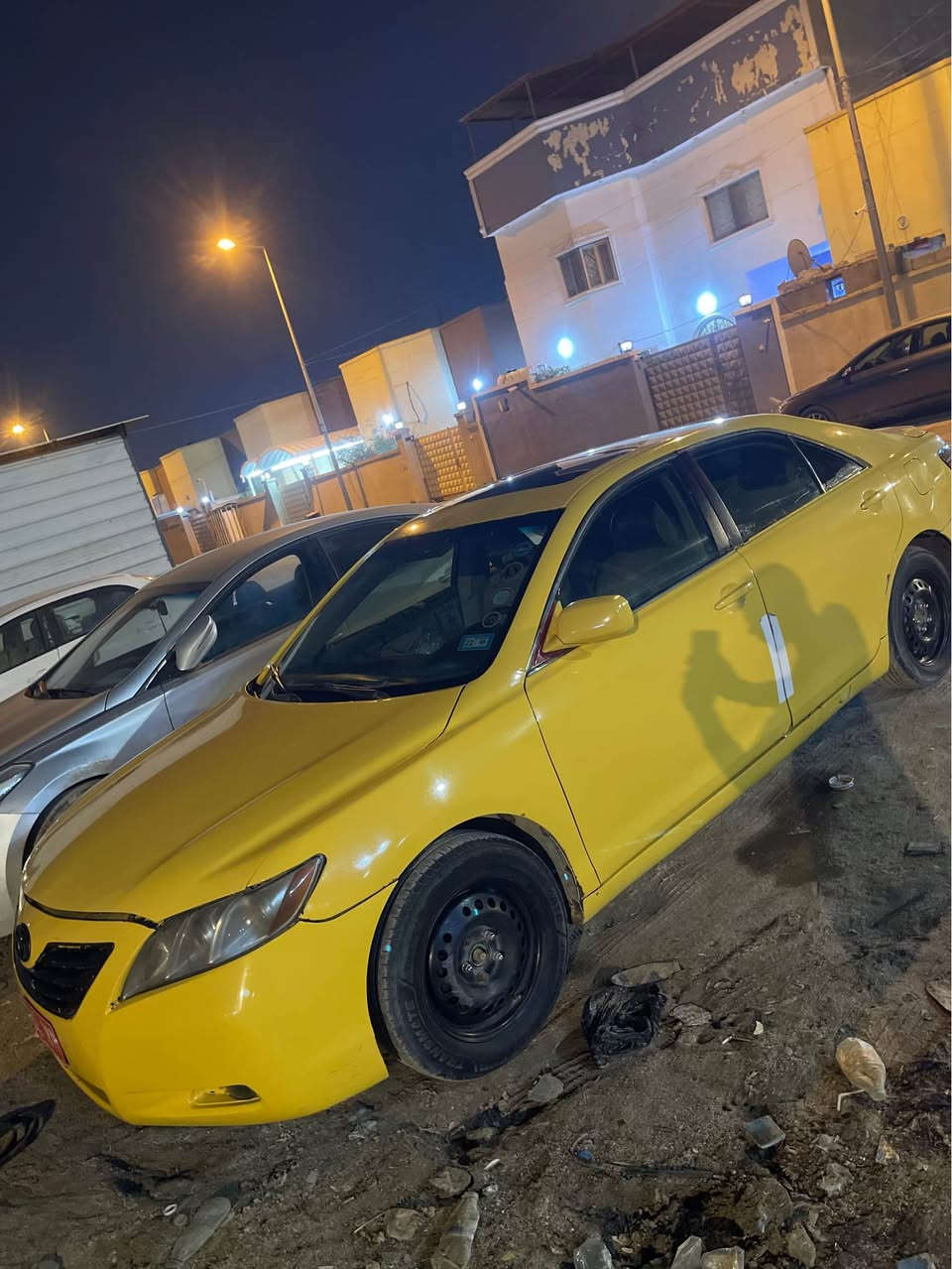 كامري 2007 صفره مصبوغه عام مكفوله من العيب الشرعي (بدون ضربه قويه) مكينه بالكارتون 4 سلندر توها مبدله طابوكه كهربائيات بدون اي خلل تخم تاير نظيف غرفتها جديده 
الگير بي خلل بسيط يمشي وين ما تريد روح بيها لاربيل بس اكو خلل اذكره للشراي و ما يوگف سياره يعني السياره جاهزه للشغل و حتى للسفر 
رقمها ذي قار الرقم القديم تحويل صاحبها موجود مطلوبه هيأة 670الف ذني على المشتري لان انا ناشرها رخيصه و حاسب حساب كلشي سعرها 55 ورقه و السياره خير من الله
رقم اسيا ***********
اثير *********** البصرة, العراق
