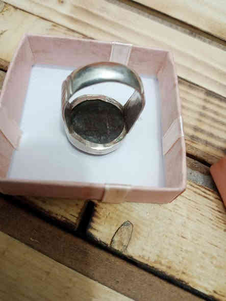 خاتم متوج بحجر الهبهاب صياغة يدوية بسعر ٣٥ ألف دينار قياس ٢٤ على ٢٥ تواصل خاص واتساب ***********
