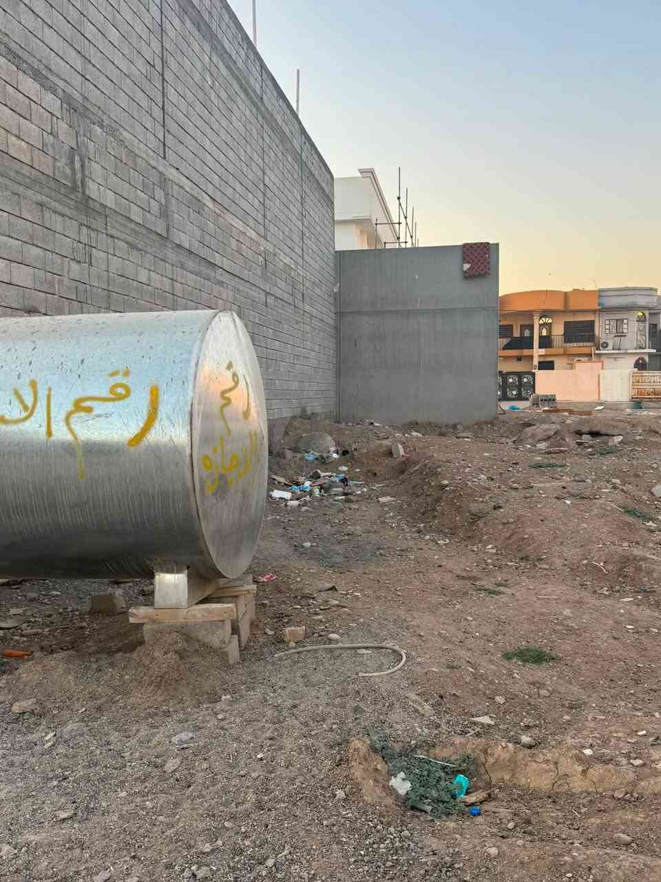 سلام عليكم قطعه للبيع في كركوك حي الخضره خلف معارض كركوك مساحه ١٠٠ طابو صرف للبيع 
نقد أو قصد رقم هاتف ***********
