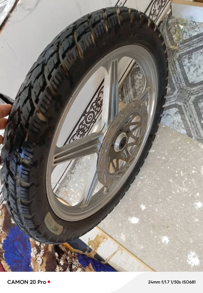 سلام عليكم  ويل امامي للبيع  كامل هوا او جوبه او تايره جديد استخدام قليل اصلي فليته من دراجه ابلادي مو تجاري سعر 20 قفل قفل....  ولباقيات ع  10 الف التك بس اوياله هم اثنينهن امامي. العدد 3 وياله 2 او  الثالث كامل ...  ...  مكاني نجف نجف  ***********
