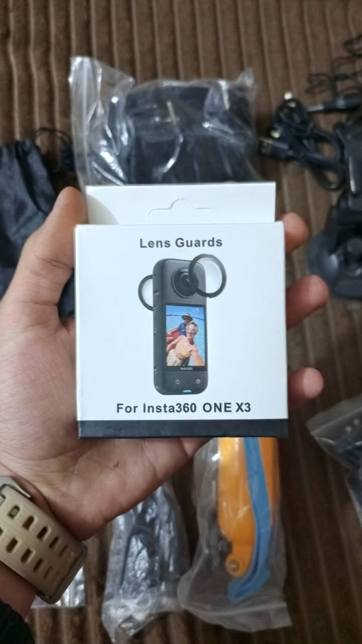 السلام عليكم كامرة insta x3 كاملة من كل نواحي درع حديد و ٣ بطاريات وعلبة شحن و رام 128GB و ادوات تثبيت بانواعها وشاد حماية للعدسات وهم وياها حماية احتياط كل نقص مابيها استعمال كلش قليل سعر 400 وبيه مجال للطيبين مكاني بغداد الشعلة رقم الهاتف *********** بي واتساب هم
