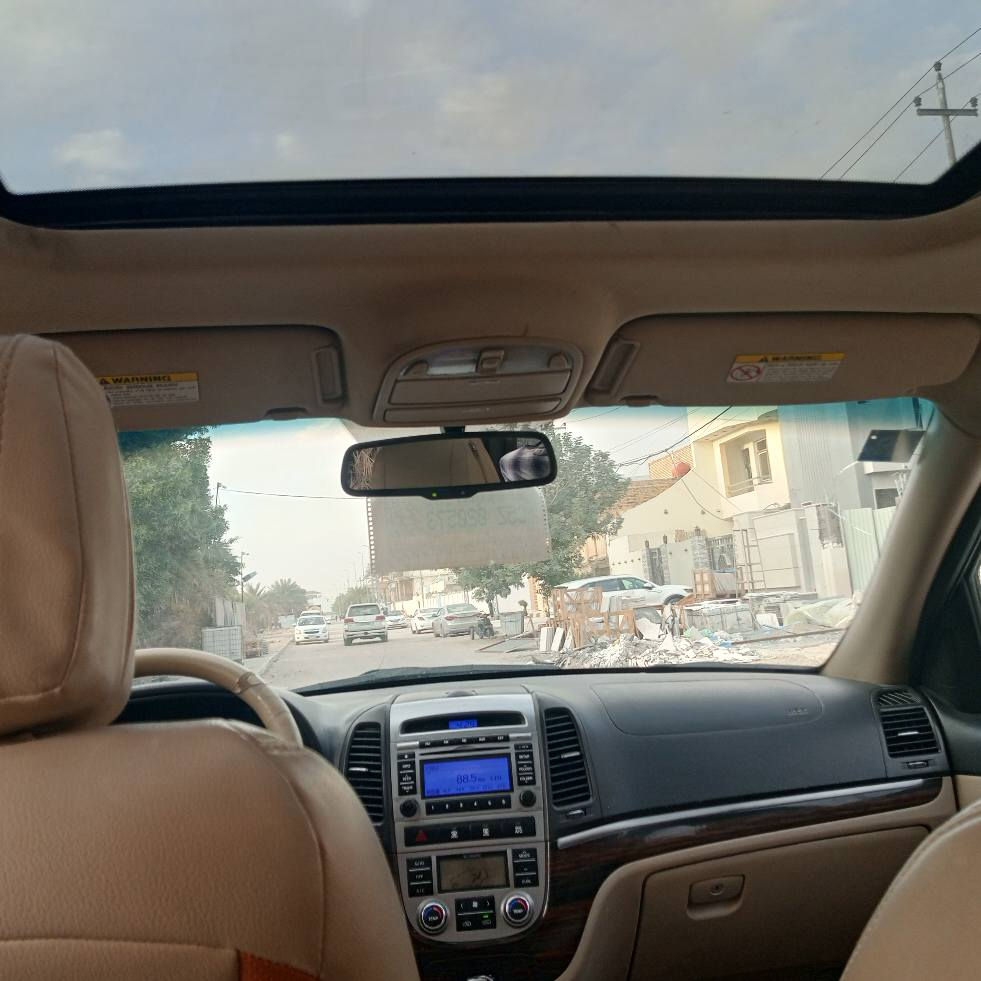 السعر ١٧٠ وبيه مجال للبيع او المراوس مكان السياره نجف رقم الهاتف *********** محرك V6
سلام عليكم هونداي سنتافي 2012 لون ابيض رقم بغداد انكليزي بأسمنه سنويه لل٢٩ تحويل ثاني يوم سياره جاهزه من كلشي مكفوله من صبغ وتبديل 
بيه ملاحضات بسيطه شوف العين
مكينه وكير جاهزات حداديه جديده 
تبريد ثلج تدفئة شغالة كهربائيات كلها تشتغل مابيه نقص 
مواصفات 1/1  فول الفول 
محرك ٦ سلندر 3500 
فور ويل 
سبعة راكب 
٣ قطع تبريد 
سلايت 
بصمه تشغيل + ابواب+ جنطة 
مري شفط + اشاير بل مري 
كشنات جلد بلادي
ارضيه جلد بيجي 
فول تحكم ستيرن 
كامره 
حساسات 
ويل كروم ٥ 
كشن كهرباء
دبل كزوز
تبريد بيانو دبل شاشة
وبقيه المواصفات المعروفه النجف, العراق
