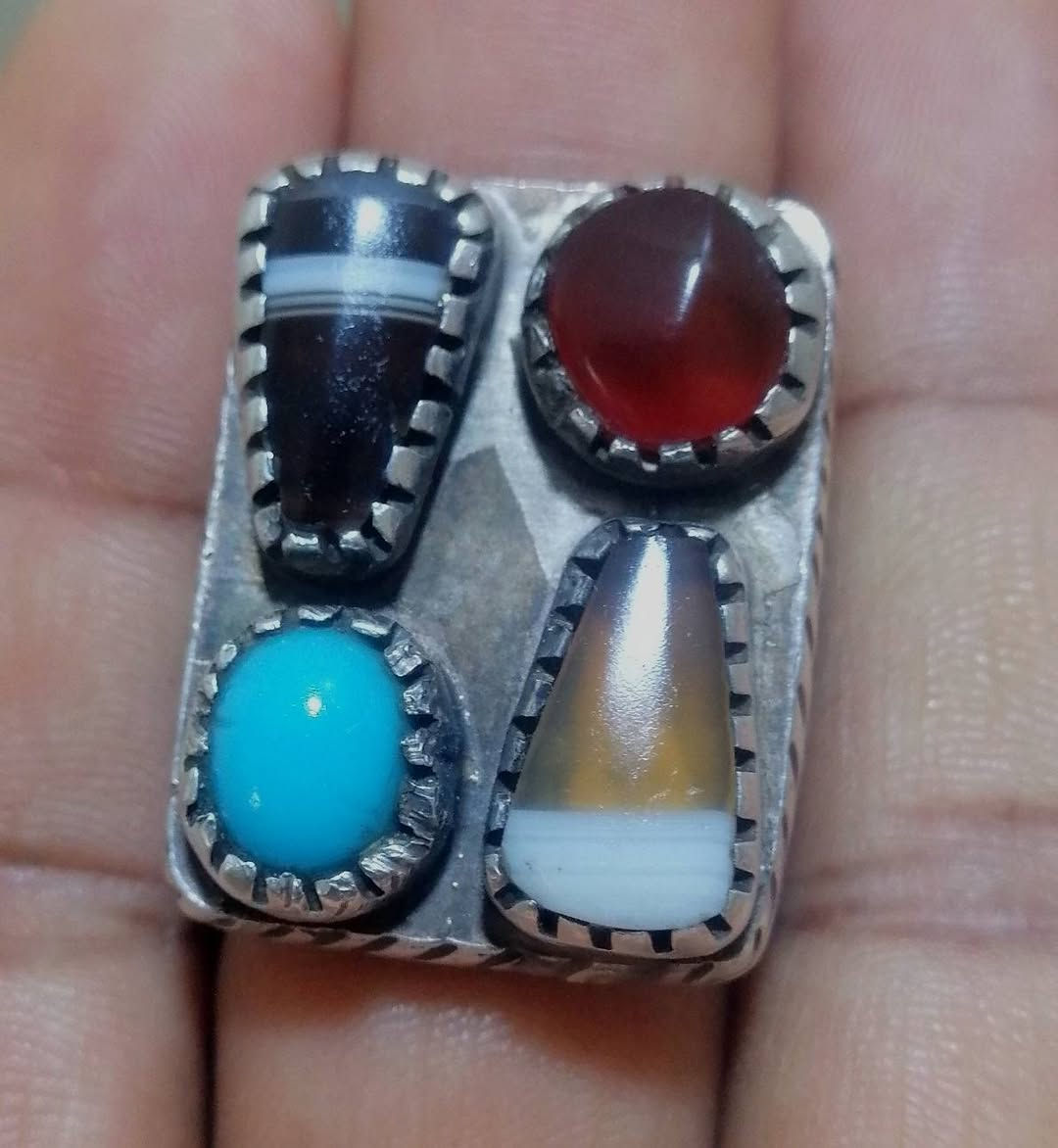 المميزون في نشرنا الباقون على عهدنا بأن ننشر لكم النوادر من الأحجار النفيسه التي يبحث الهوات عنها نقدم لكم جوهره من الخاتم المتوج باحجار نفيسه لعيونكم الغوالي للبيع على الخاص اوالاتصال على الرقم التالي ***********
