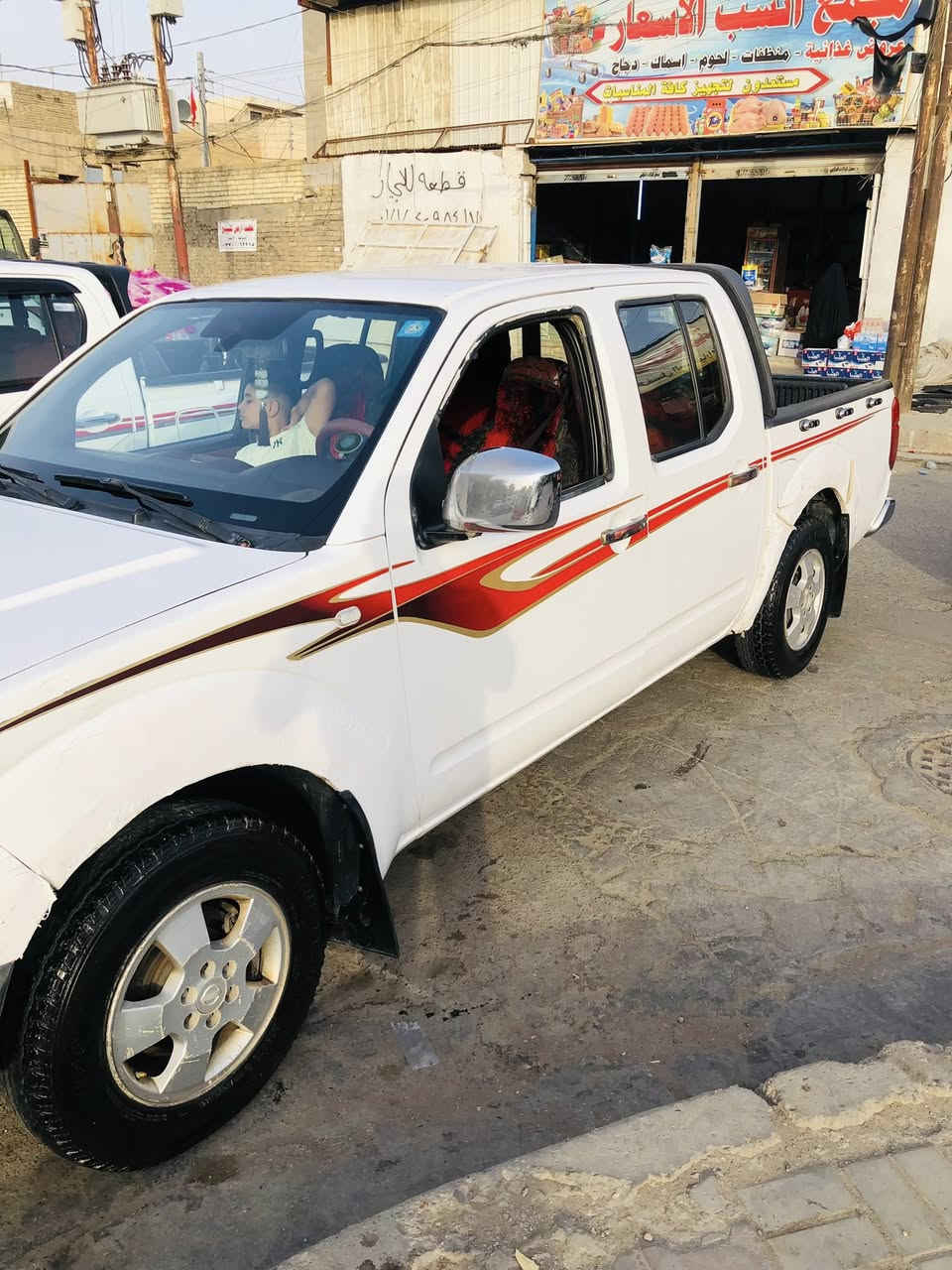 السلام عليكم للبيع نيفارة موديل 2008 بغداد بسمي رقم دولي سيارة جهازة وخير من الله بدون صبغ بيها فقط الجامل المامي صبغ اليسر فقط  السعر ٨٨العنوان بغداد رقم الهاتف ***********
