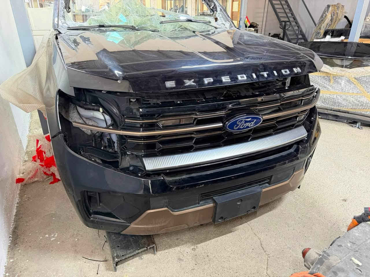 تم وصول سيارة فورد اكسبيديشن مواصفات KING RANCH
جميع غراضها متوفر لون اسود 
شكل جديد 
عنوان اربيل صناعة شمالية كراج مرحبا
📞 ***********
