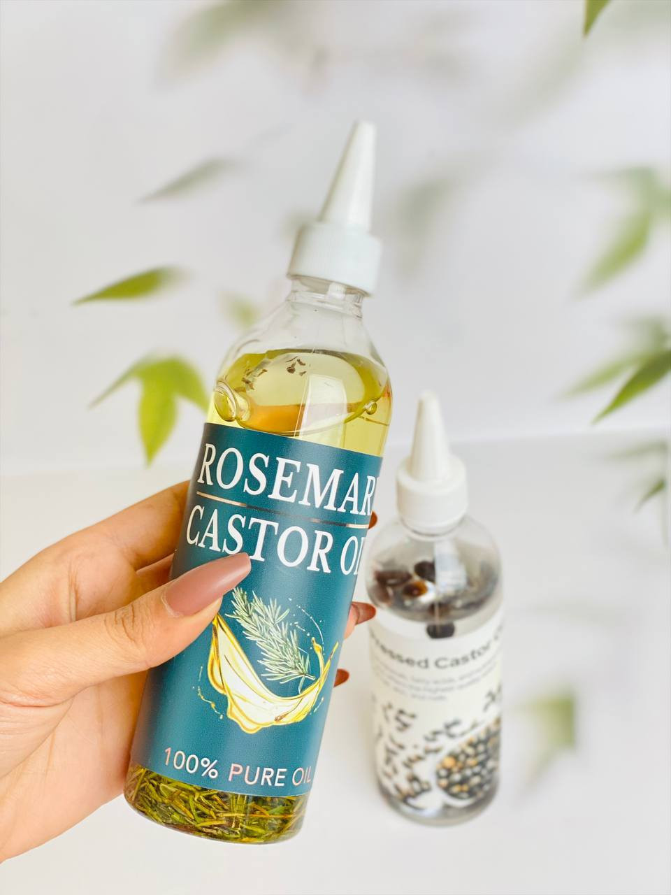 ✨ زيت العناية بالشعر الطبيعي ✨
مزيج مميز من زيت الخروع وزيت الروزماري لتعزيز نمو الشعر وتغذيته من الجذور 🌿💚

🔸 زيت خروع عضوي معصور على البارد يساعد على ترطيب فروة الرأس وتغذيتها بعمق 🌱
🔸 زيت روزماري نقي يحفّز الدورة الدموية في فروة الرأس ويشجّع نمو الشعر الصحي 🌿✨
🔸 مزوّد بـ فوهة دقيقة لسهولة التطبيق بدون فوضى 🧴👌
🔸 تركيبة طبيعية 100% خالية من المواد المضافة والحشوات 🌸

💆‍♀️ مثالي لتقوية الشعر، تقليل التساقط، ومنح الشعر لمعان وصحة أكثر

السعر ١٣ الاف


**إذا كنت صاحب هذا الإعلان وتريد حذفه لأي سبب، رجاءا أرسل رسالة إلى الدعم الفني**