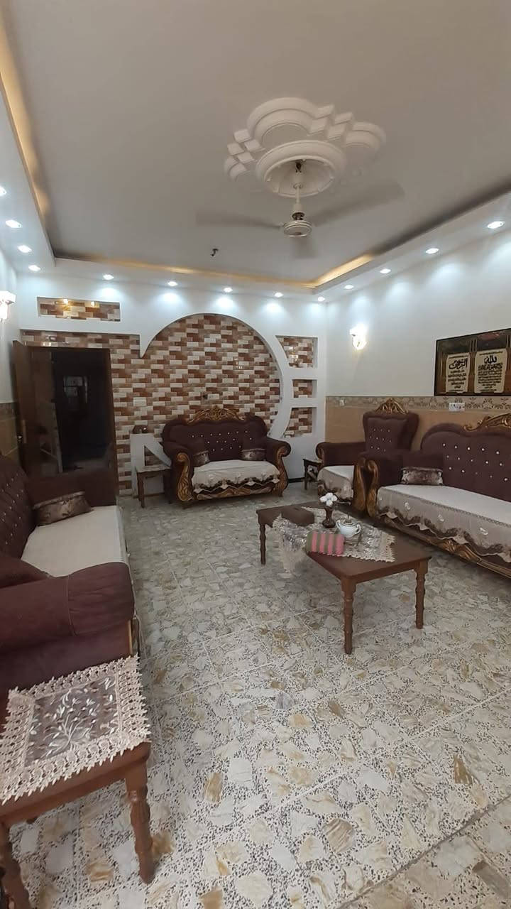 سلام عليكم بيت لبيع المدان خلف الامام منطقة الدور مساحه 150ملك طابوصرف طابقين الطابق الاول اسقبال مطبخ حولي داخلي وغرفة نوم وصحيات داخليه وخاريه والطابق الثاني 3غرف نوم وحولي وصحيات يصلح يصيردارين والسعر على الخاص ويوجد وتساب ***********♕***********
