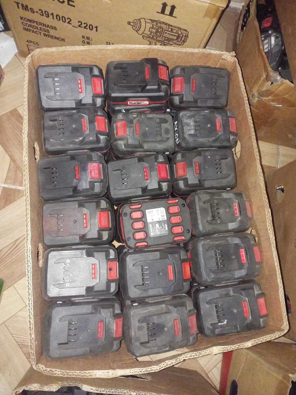 ١٥٠ بطارية ٢٠ فولت بارك سابد ٢ امبير بالة مستعمل الماني سعر القطعة ١٥  الف  بيع جملة واتساب ***********
