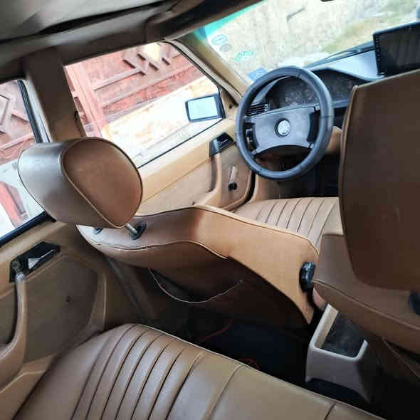 سلام عليكم 
مرسليس دب للبيع 
دفتر بنزين موجد

بدون ضربه بدون دواخل 
صباغ عام جماليه فقط 
قواعد ع بلاد 
كير محرك شرط 
بطه 3000
سنويه هزه جديد 
دواخل جلد 
Abc
تبريد +تدفئه
شاشه ايباد 
السعر 66وبي مجال 
***********
