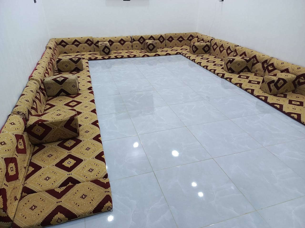 السلام عليكم ديوان ارضي للبيع 18متر سعر 175وبيه مجال  للاستفسار الاتصال على الرقم ‏‪***********‬‏
