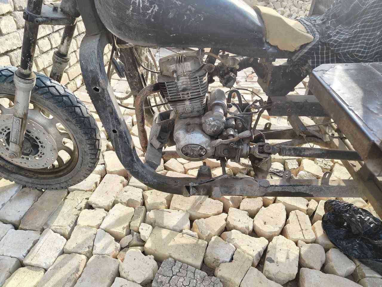 السلام عليكم مكلف بالنشر ستوته للبيع MTR شايله روحهه مال شغل بدون اوراق سعر 550 وبيهه مجال ***********
