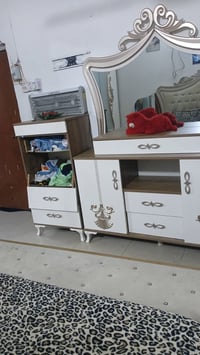 ميز تواليت • طبلات • غرفه اخشاب