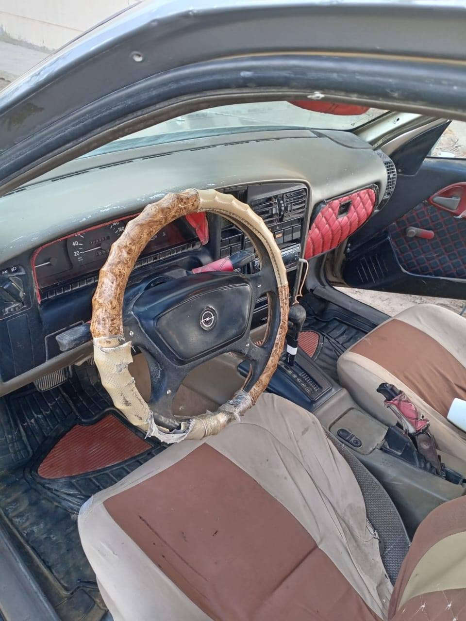 السلام عليكم
اوبل اوميكه ..للبيع فقط .
محرك. 2000
رقم انبار ماشيه معامله رقم انكليزي وداخله هزه باقيه فقط علي الاستلام 

السعر 18 قفل 
العنوان هيت ناحيت الفرات 
الهاتف .***********
