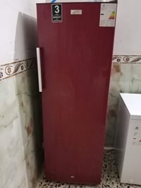 ثلاجه • للبيع • بيها مجال